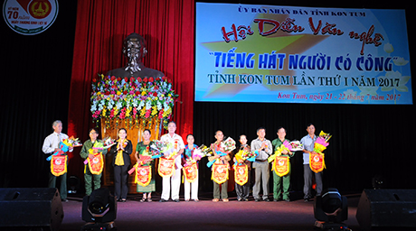 Hội diễn văn nghệ “Tiếng hát người có công” tỉnh Kon Tum  lần thứ I năm 2017.